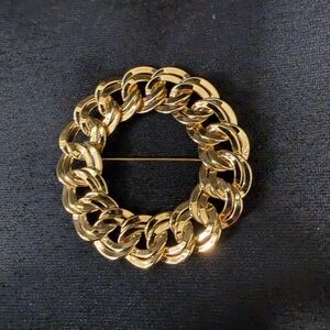Monet gold tone double chain circle pin brooch vintage